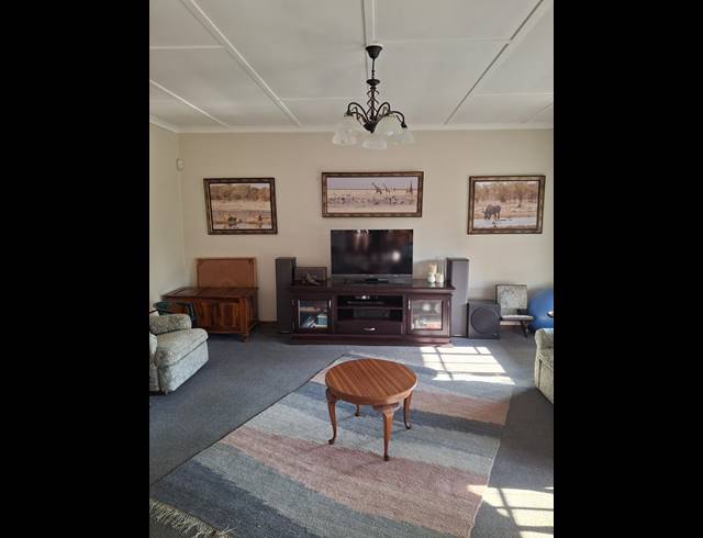 4 BEDROOM HOUSE FOR SALE IN BELLEVUE